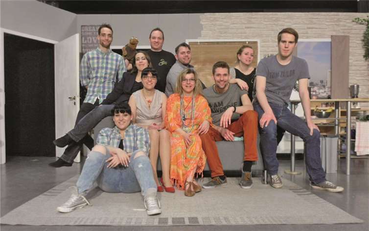 Die stolze Gruppe nach der Premiere auf der Bühne. Privat