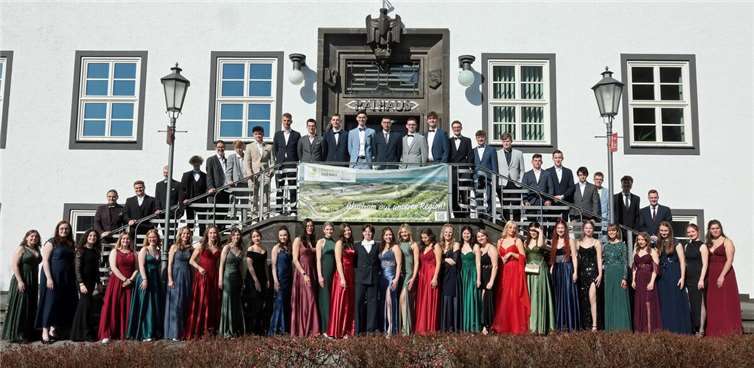 Die stolzen Abiturientinnen und Abiturienten des Erich-Klausener-Gymnasiums Adenau.Foto: Werner Dreschers