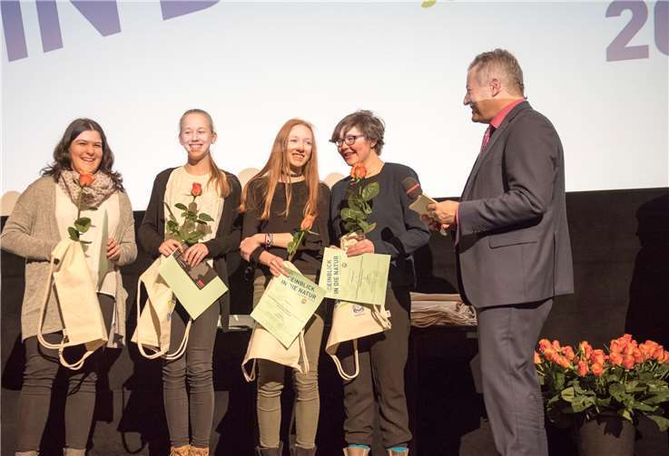 Die stolzen Adenauer-Schülerinnen bei der Preisverleihung in München. privat