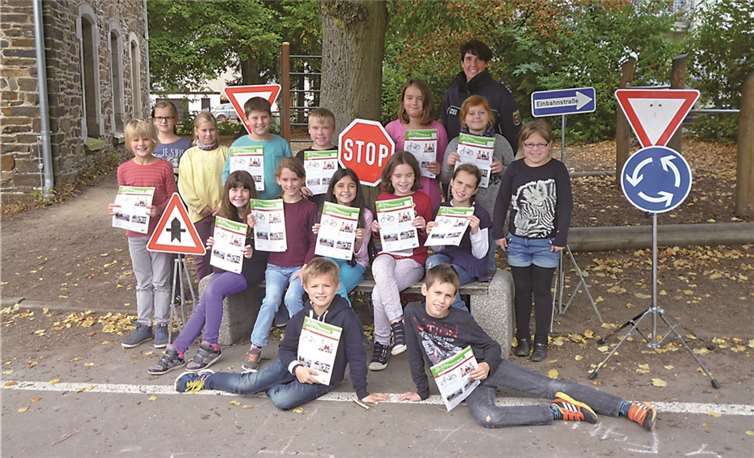 Die stolzen Führerschein-Besitzerder Klasse 4. Privat