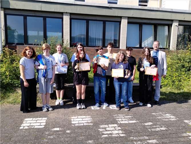 Die stolzen Gewinner der „Big Challenge“ der Realschule plus und Fachoberschule Mendig.  Foto: privat