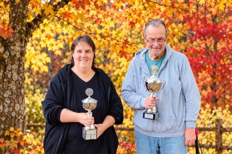 Die stolzen Gewinner der Wanderpokale: Katja Brohl und Hilmar Butz