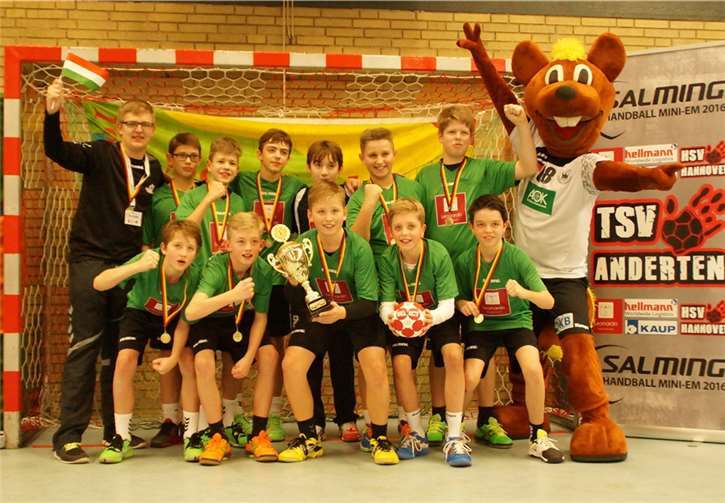 Die stolzen Mini-Europameister freuen sich über den unerwarteten Erfolg.privat