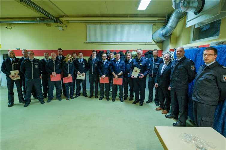 Die stolzen Mitglieder des Löschzuges.  Foto: Andre Rühl