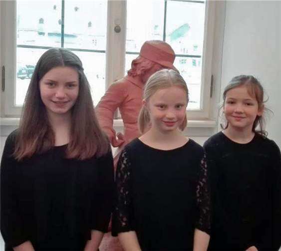 Die stolzen Preisträgerinnen: Katrin Kockelmann, Lorena Moskopp und Johanna Wesemann.