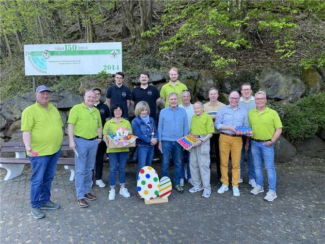 Die stolzen Schützen beim Ostereierschießen.Foto: HP. Humberg