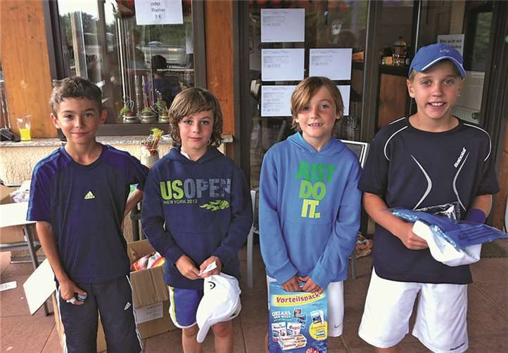 Die stolzen Sieger Jungen U10 Großfeld: Benedikt Steudter, Nick Keuler, Julian Gemmer und Florian Leonard.privat
