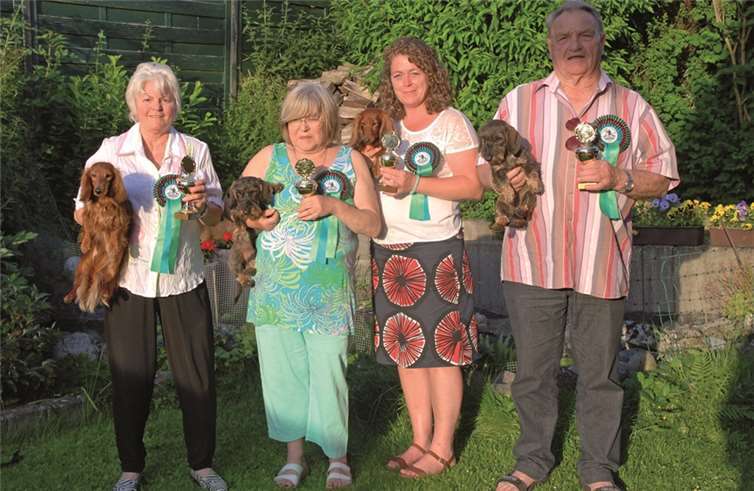 Die stolzen Sieger mit ihren Verbeinern. privat