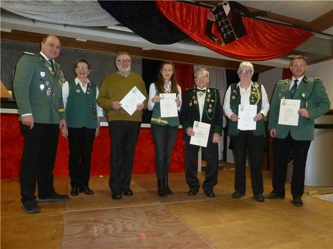 Die stolzen Träger von Jubelorden und Verdienstmedaille.  Fotos: privat