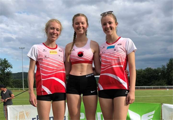 Die strahlende Landesmeisterin Josefine Feiden mit ihren Konkurrentinnen. privat