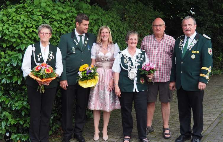 Die strahlende Meisterschützin Marita Schuth holte den Rumpf mit dem 64. Schuss von der Stange.Foto: privat