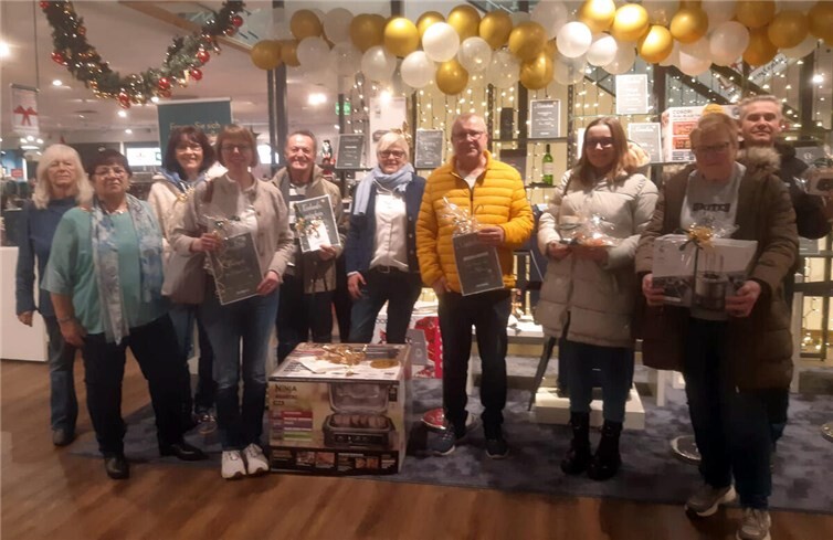 Die strahlenden Gewinner der Verlosung.  Foto:privat