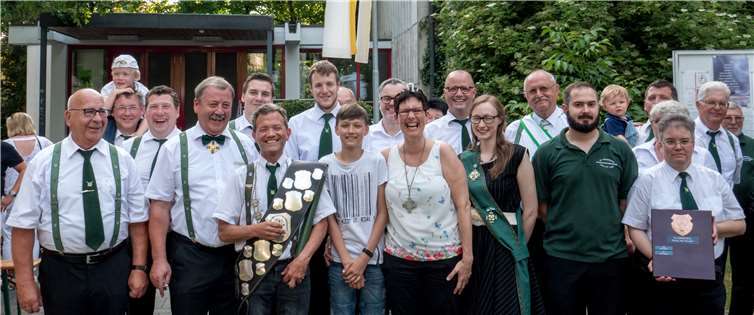 Die strahlenden Sieger beim Schützenfest der Sebastianer. DL