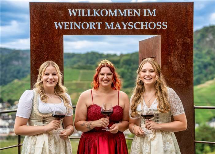 Die strahlenden Weinmajestäten. Foto: M. Streich.