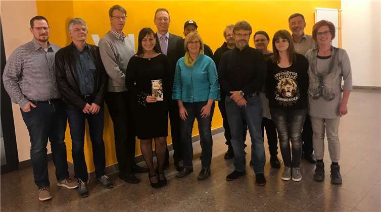 Die teilnehmende Lahnstein-Aktiv-Gruppe im Flur der VHS. Foto: Lahnstein Aktiv.Fotos: BSB