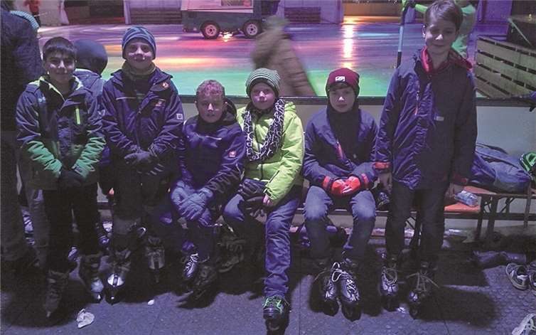 Die teilnehmenden Kinder hatten viel Spaß auf der Schlittschuhbahn. Privat