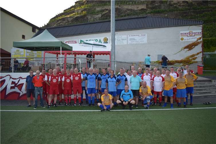 Die teilnehmenden Mannschaften des WF Turnieres in Kobern-Gondorf. Quelle: SV Untermosel