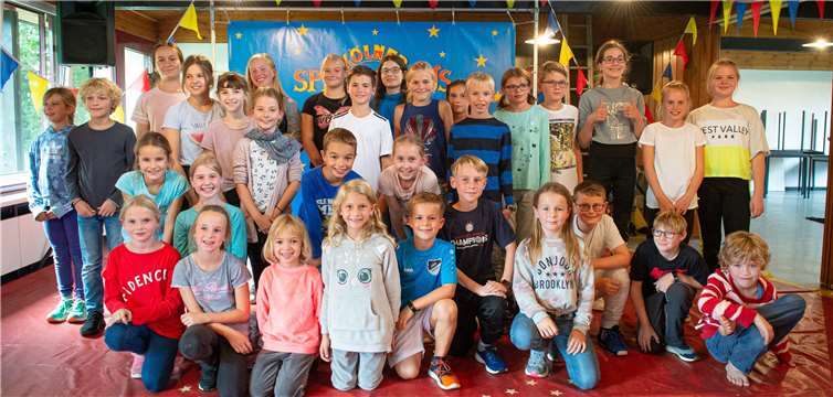 Die teilnehmenden Messdiener und Messdienerinnen am Zirkustrainingsprogramm.Foto: Martin Bärtges