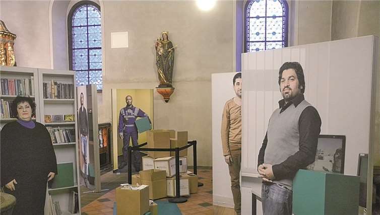 Die themenbezogene Ausstellung mit dem Titel „BITTE ÖFFNEN - Kisten des Könnens von Flüchtlingen“ zeigte auf, welche Fähigkeiten und Potenziale Flüchtlinge mitbringen oder sich schon in Deutschland erworben haben, um sich hier erfolgreich zu integrieren. privat