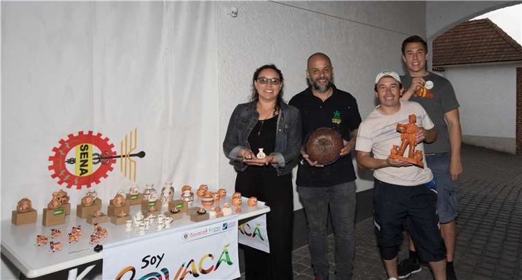 Die töpfernden Gäste aus Kolumbien mit Begleiter und Übersetzer: Ana Maria Pinilla, Raul Rodriguez, Henry Melo und Jan Unkelbach.CEW