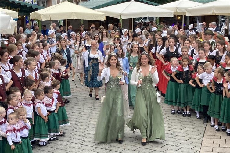 Die traditionelle Moselweinwoche lockte mit ihrem Angebot auch in diesem Jahr wieder viele Hundert Weinfreunde in die Kreisstadt.