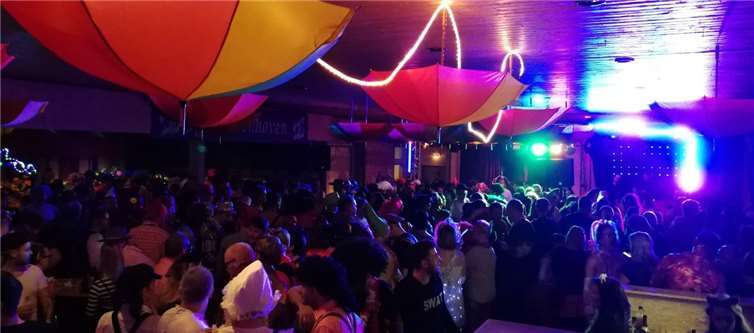 Die traditionelle Party in der Schützenhalle war bereits Wochen im Voraus ausverkauft.privat