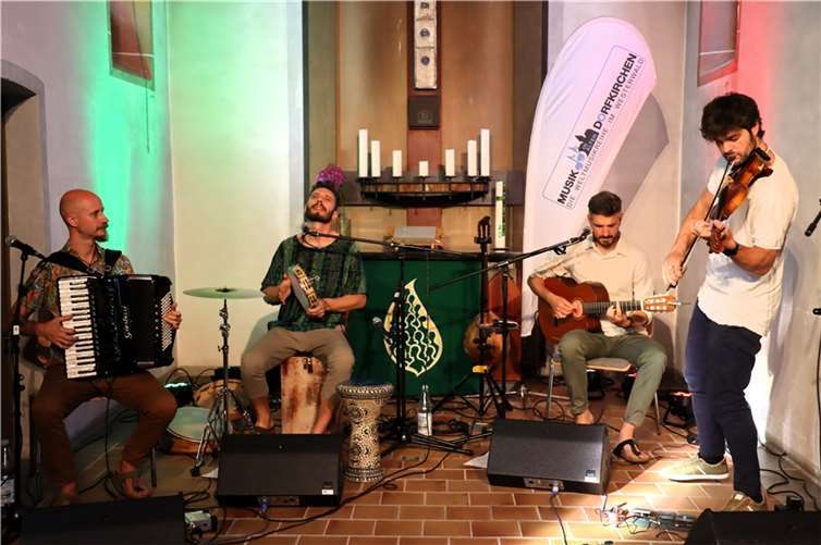 Die traditionellen Klänge und individuellen Arrangements faszinierten das Publikum.  Foto: Kleinkunstbühne Mons Tabor