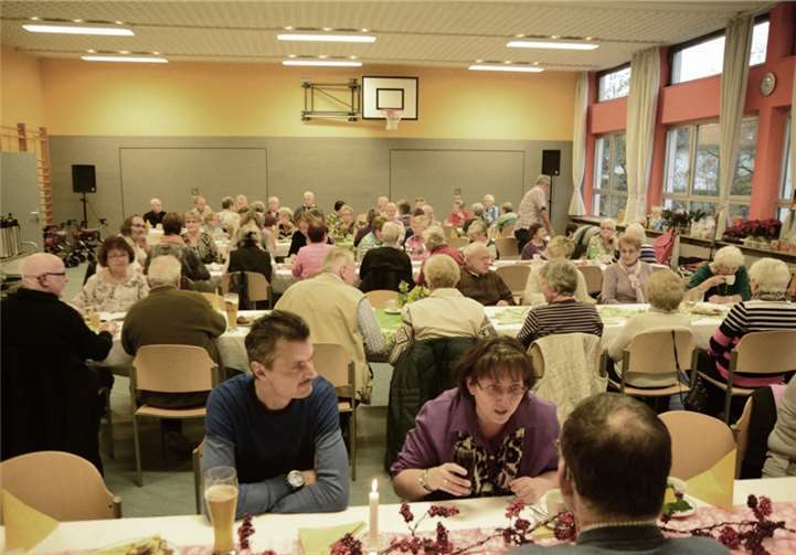 Die über 80 Gäste ließen es sich schmecken.privat