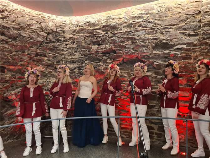 Die ukrainischen Mitglieder des TV Cochem unterhielten die Versammlung mit einem fröhlichen Ständchen.