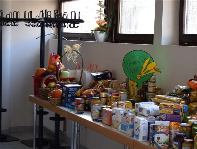 Die umfangreichen Gaben wurden an die Tafel Neuwied übergeben. privat