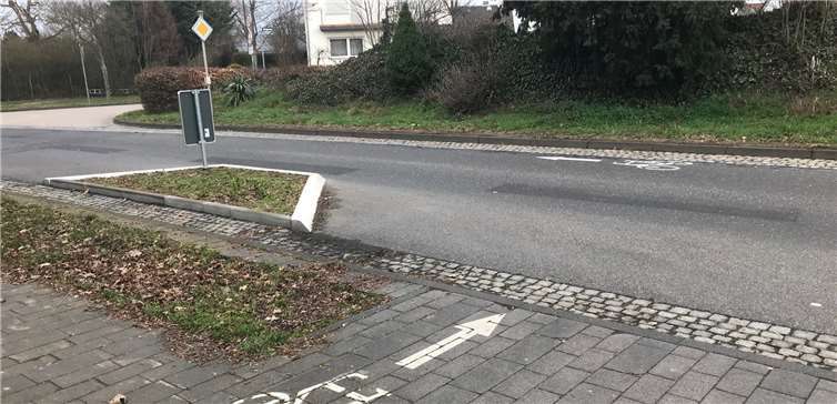 Die umstrittene Verschwenkung am Ortsausgang Miel-Niederdrees. Foto: privat