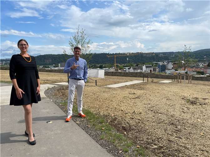 Die umweltpolitische Sprecherin der Freie Wähler-Stadtratsfraktion, Kathrin Laymann und Tourismuspolitiker Christian Altmaier auf der Feste KaiserFranz. Quelle: Freie Wähler Koblenz