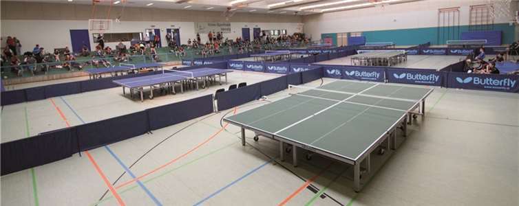 Die ungewöhnlich großen 4er-Tische stellen die auffälligste Neuerung der aufstrebenden Tischtennisart dar.privat