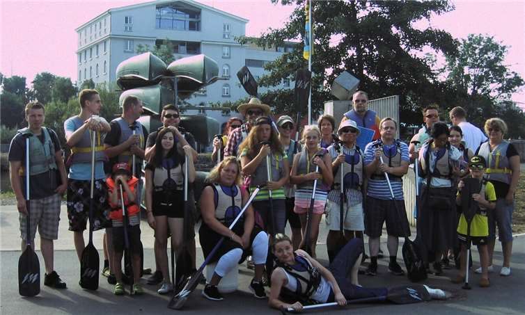 Die unternehmungslustige Gruppe des OGV Kasbach vor der Erkundung der Lahn.privat