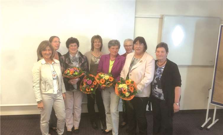 Die verabschiedeten Damen mit der Vorsitzenden, den Stellvertreterinnen sowie der Geschäftsführerin des Landfrauenverbandes.privat