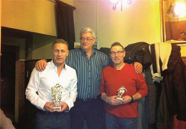 Die verdienten FC-Recken Frank Verhagen (links) und Gerd Leber (rechts) mit Abteilungsleiter Volker Butz.Privat