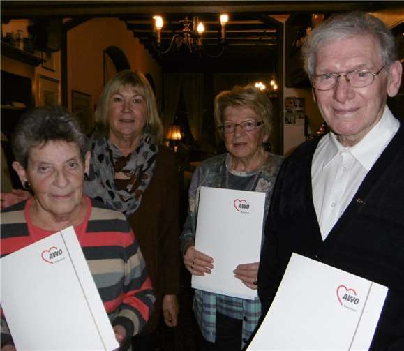 Die verdienten Mitglieder wurden für ihre langjährige Treue geehrt.Quelle: AWO