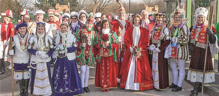 Die vereinigten Rheinbacher Tollitäten marschierten siegreich in die Tomburg-Kaserne ein.JOST