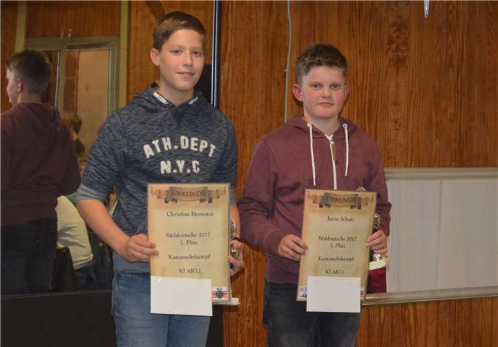 Die vereinsbesten Schüler Christian Homann und Jaron Schulz.