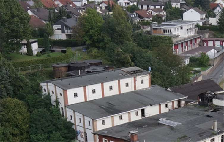 Die verfallenden ehemaligen Produktionsgebäude der Kühne KG in Fahr werden von vielen Bewohnern des Ortsteils als Schandfleck empfunden. Die SPD unterstützt das Anliegen des Bürgervereins, der den Abriss fordert.  privat