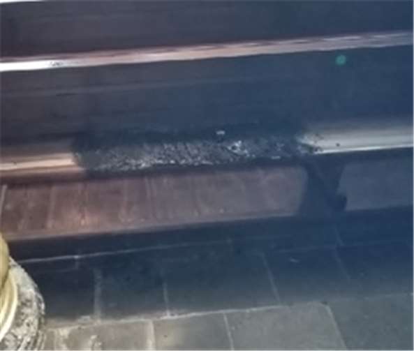 Die verkohlte Sitzbank.