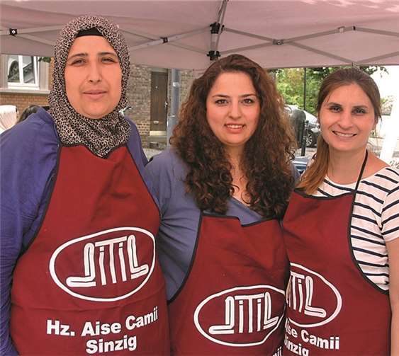 Die verschiedenen Kulturen bereicherten die Feierstimmung auf dem Sinziger Kirchplatz.