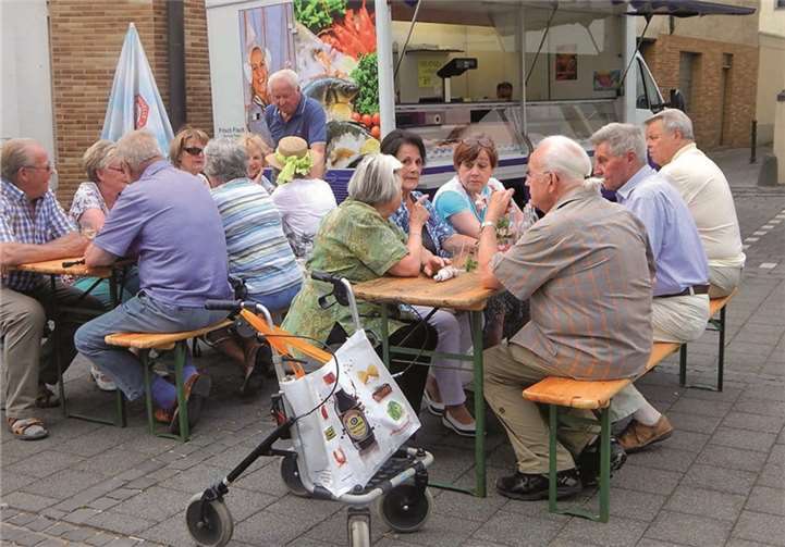 Die vielen Gäste ließen es sich gut gehen.