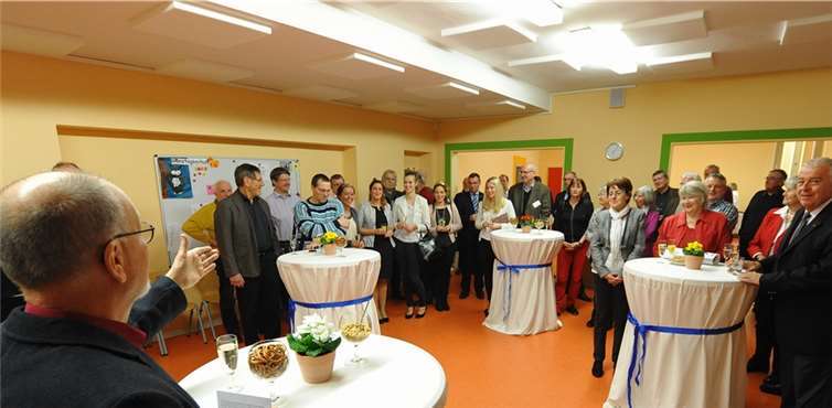 Die vielen Gäste wurden willkommen geheißen.FIX