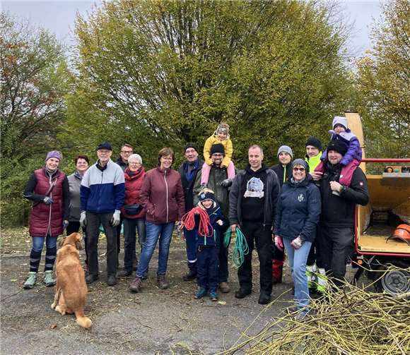 Die vielen Helferinnen und Helfer bei der Herbstpflege.  Foto: Heimat- und Verschönerungsverein