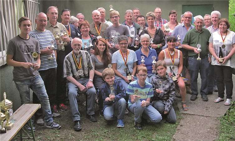 Die vielen Sieger der Sportwoche freuen sich über ihre Erfolge.privat