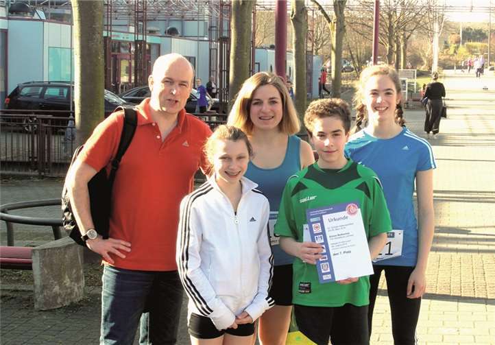 Die vier Athleten, Nele Kösch, Hannah Kray, Simon Bolkenius und Carla Uhrmacher erzielten im überregionalen Vergleich sehr gute Ergebnisse. privat