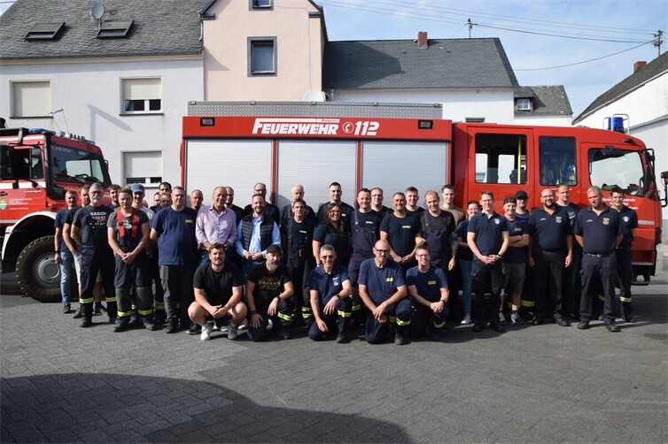 Großübung der Feuerwehren Kehrig und Umgebung zur Menschenrettung und Brandbekämpfung