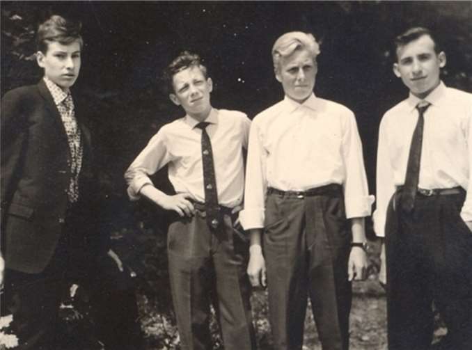 Die vier Freunde Werner Schüller, Walter Maur, Rudi Harz und Dieter Schäfer (v. l.) liefertenden Burschen aus Insul 1969 in Ramersbach ein Gefecht, das gütlich endete. Da hatten dochdie Insuler tatsächlich gewagt, einen Maibaum auf fremdem Gebiet zu stellen! Foto: Archiv