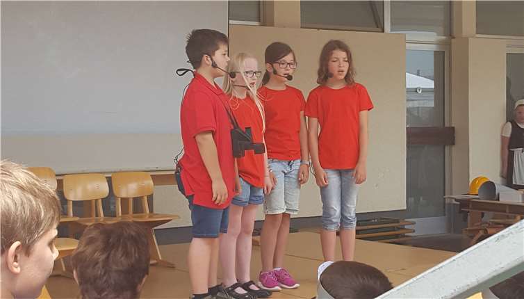 Die vier Kids waren auf Zeitreise: v.l. Jakob Schmitt,Lenya Barchewitz, Leonie Unnützer und Katharina Hinz.